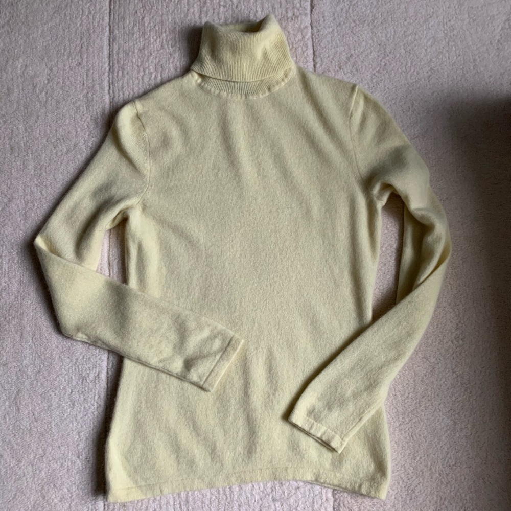 Lord & Taylor Cashmere turtle neck Size S